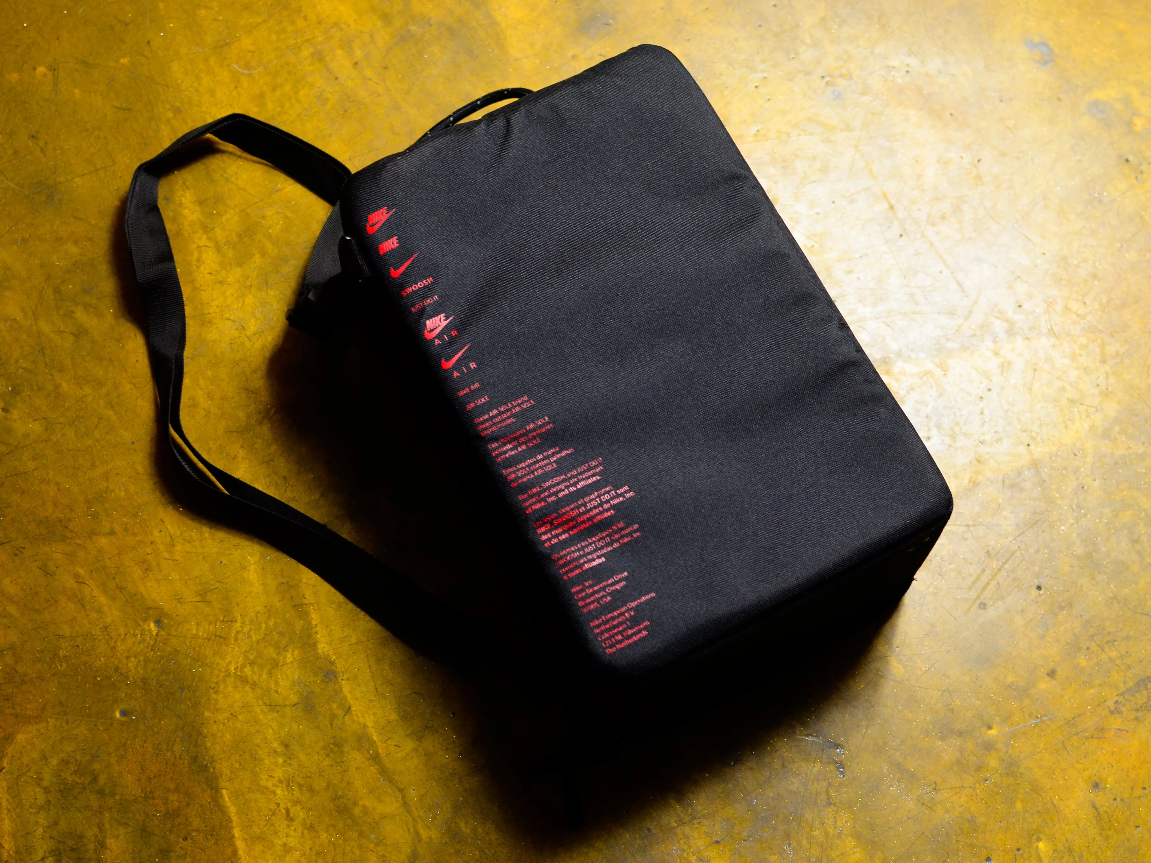 Nike Shoe Box Bag Large Premium - Black / Red