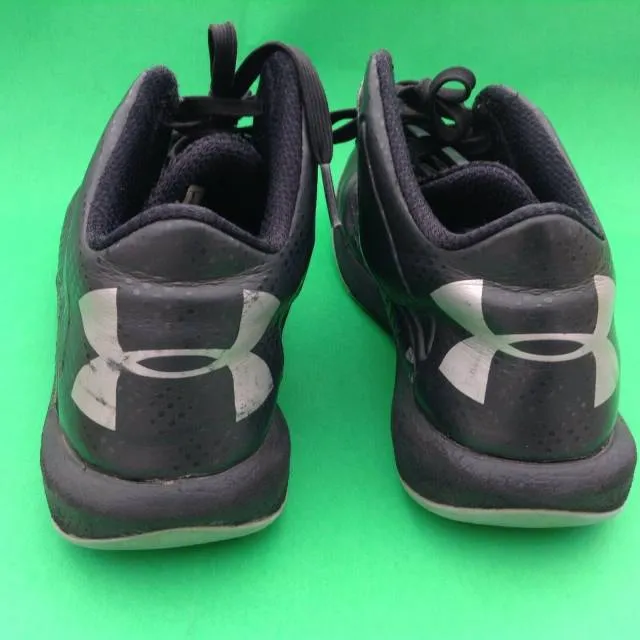 UNDER ARMOUR young boy's fashion black basketball shoes ...