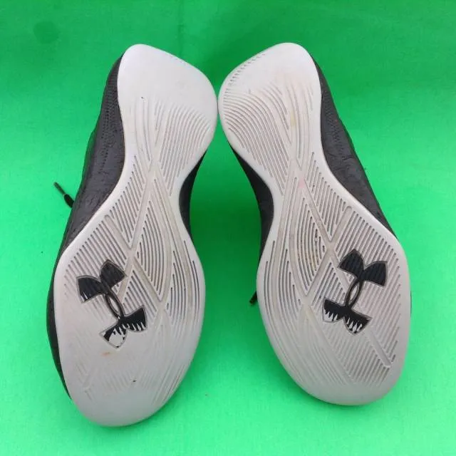 UNDER ARMOUR young boy's fashion black basketball shoes ...